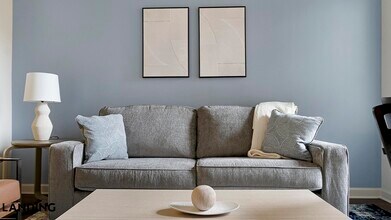 2420 Peachtree Rd NW in Atlanta, GA - Foto de edificio - Building Photo