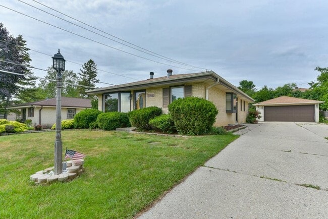 5340 W Whitaker Ave in Greenfield, WI - Building Photo - Building Photo