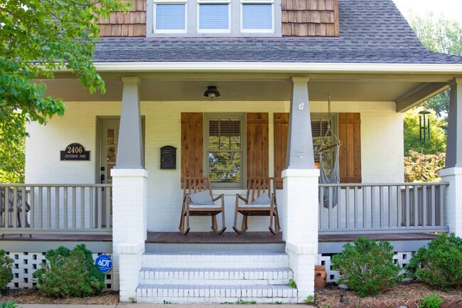 2406 Jefferson Park Ave in Charlottesville, VA - Building Photo - Building Photo
