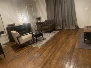 34 Virginia Ave in Plainview, NY - Foto de edificio - Building Photo