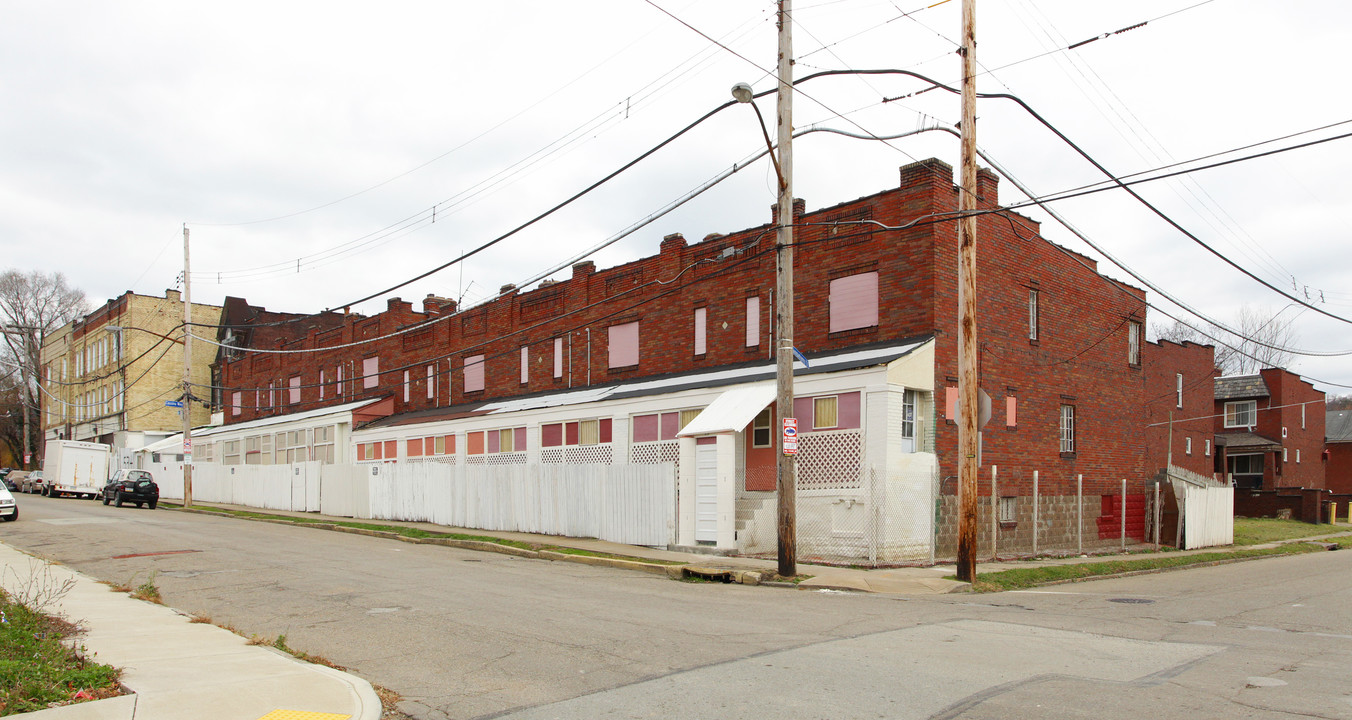 518 Brushton Ave in Pittsburgh, PA - Building Photo