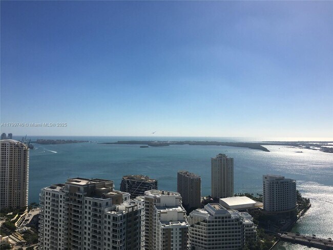 475 Brickell Ave, Unit 4307 in Miami, FL - Building Photo - Building Photo