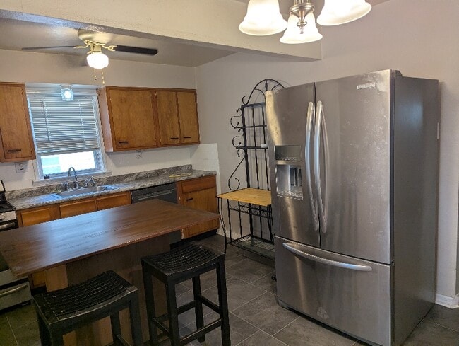 6147 Garfield Ave in Berkeley, MO - Building Photo - Building Photo