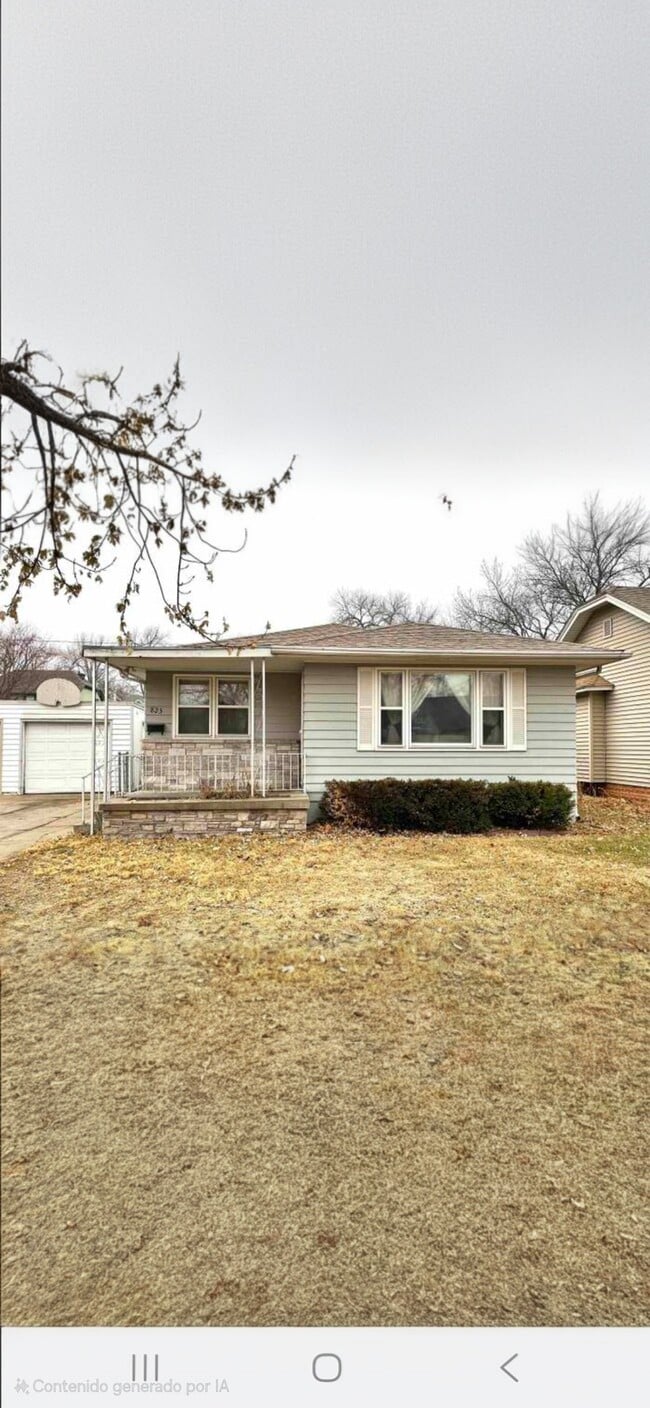 property at 823 N K St