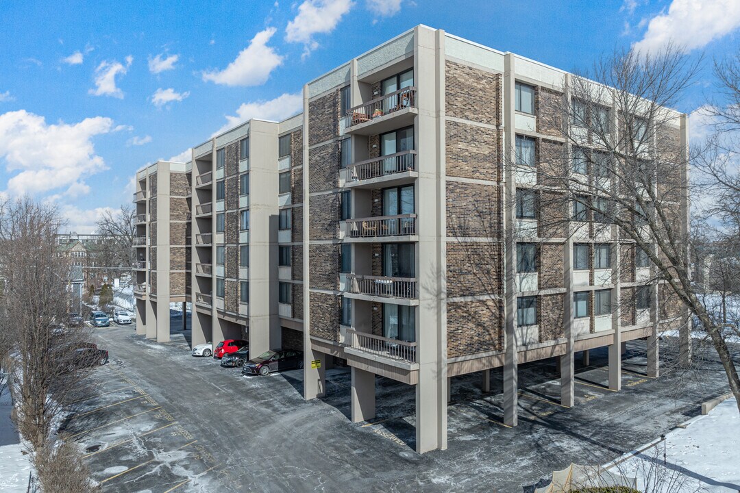 Park Grove Condominiums in Downers Grove, IL - Building Photo