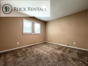 515 W 13th Ave in Hutchinson, KS - Building Photo - Building Photo