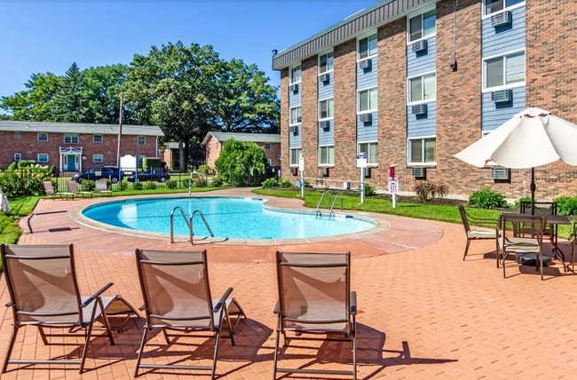 Crestview Apartments in West Haven, CT - Building Photo - Building Photo