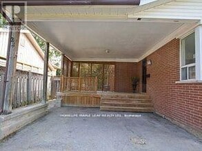 28 Ladore Dr in Brampton, ON - Building Photo - Building Photo