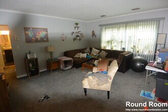 178 Lake Shore Rd, Unit 4 in Boston, MA - Building Photo - Building Photo