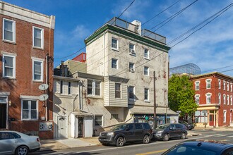 824 S 12th St in Philadelphia, PA - Foto de edificio - Building Photo