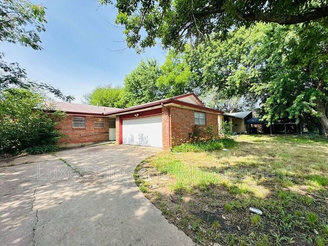 4313 Epperly Dr in Del City, OK - Building Photo - Building Photo