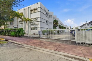 1185 Marseille Dr in Miami Beach, FL - Building Photo