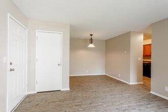 Waterview on the Parkway Apartments in Thornton, CO - Building Photo - Interior Photo