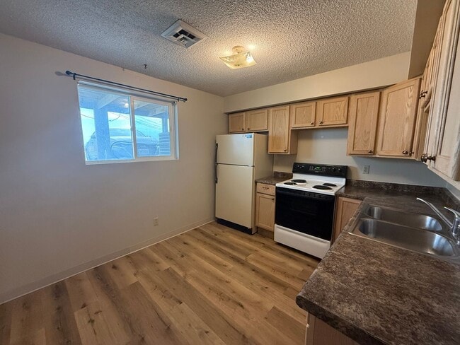 240 Margaret Dr in Gering, NE - Building Photo - Building Photo