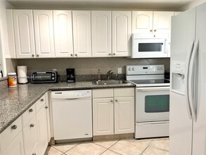 201 Galen Dr in Key Biscayne, FL - Building Photo - Building Photo