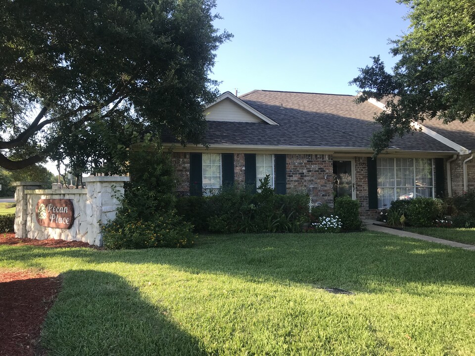 7996 Pecan Dr in Beaumont, TX - Foto de edificio