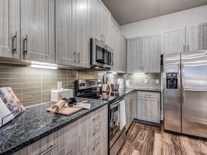 Alvista Galleria in Farmers Branch, TX - Foto de edificio - Building Photo