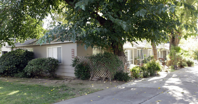 532-606 9th St in Davis, CA - Foto de edificio - Building Photo