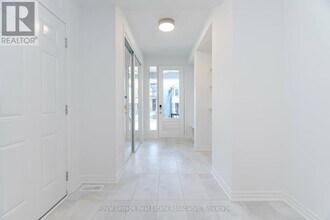 1226 Granary St in Oakville, ON - Building Photo - Building Photo