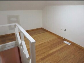 90 Wallace St, Unit 90 Wallace Street in Somerville, MA - Foto de edificio - Building Photo