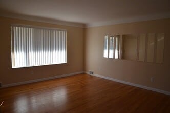 5445 Chicago Rd in Warren, MI - Building Photo - Building Photo