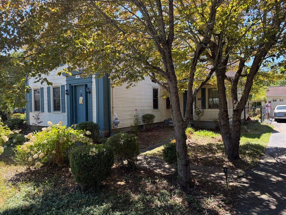 9 Palmer St, Unit 1st Floor in Ashaway, RI - Building Photo