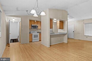 8406 Rainbow Bridge Ln in Springfield, VA - Building Photo