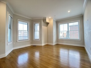 13 Greylock Rd, Unit 1 in Boston, MA - Foto de edificio - Building Photo
