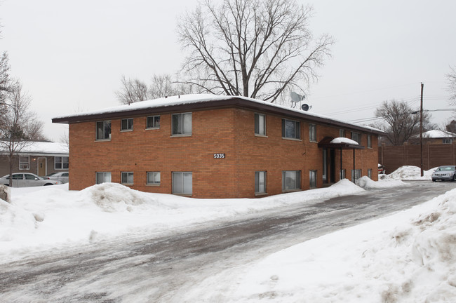 5035 3rd St NE in Minneapolis, MN - Foto de edificio - Building Photo