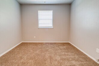 1201 Lakecrest Dr in Norman, OK - Foto de edificio - Building Photo