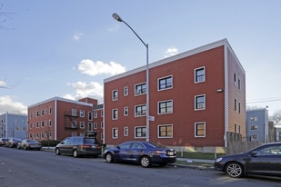 150-18 72nd Dr in Flushing, NY - Building Photo