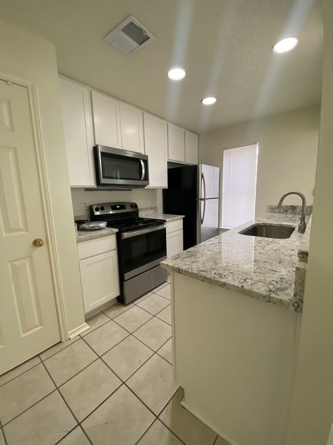 726 Martin Luther King Dr in San Marcos, TX - Foto de edificio - Building Photo