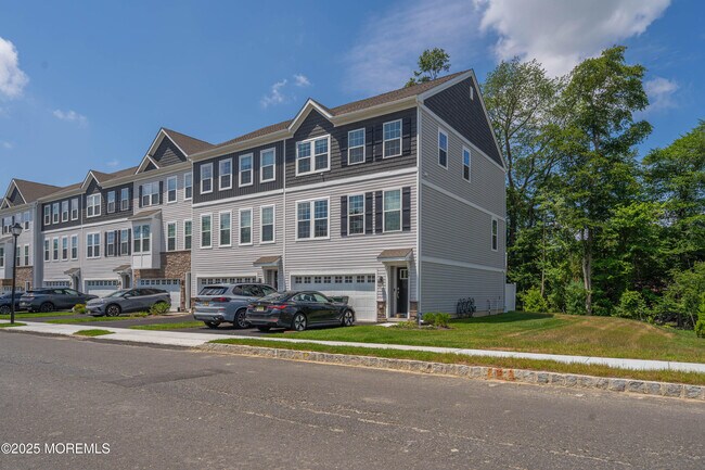 64 Wembley Wy in Tinton Falls, NJ - Building Photo - Building Photo