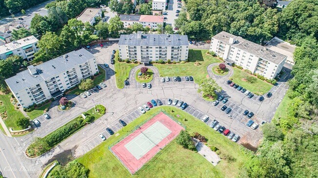 203 Park St, Unit 3 in Stoneham, MA - Foto de edificio - Building Photo