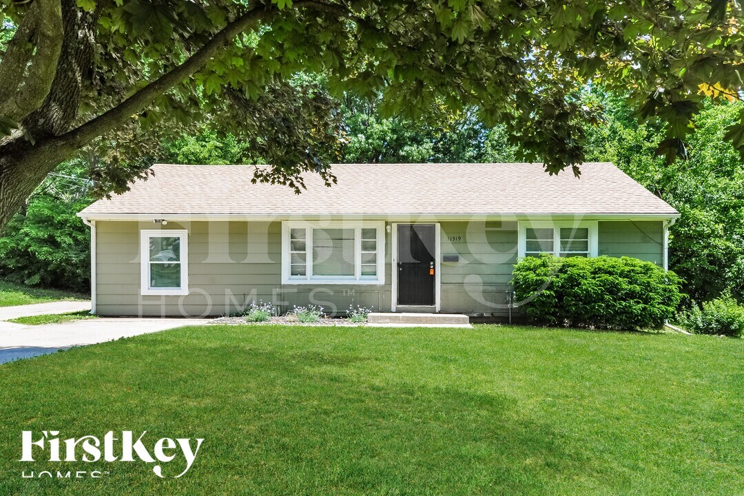 11319 Bennington Ave in Kansas City, MO - Building Photo