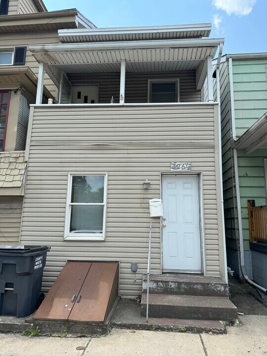 2-322 E Broad St in Hazleton, PA - Building Photo