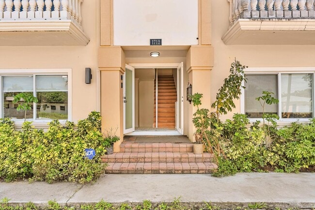 1712 Mayo St in Hollywood, FL - Building Photo - Building Photo
