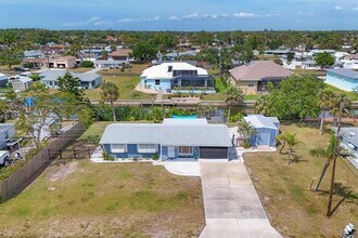 832 E 4th St in Englewood, FL - Building Photo - Building Photo