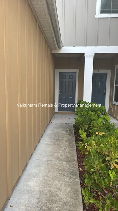 9607 Mira Loma Dr in Jacksonville, FL - Foto de edificio