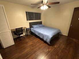 223 Blue Castle Ln in Houston, TX - Building Photo