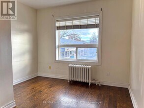 2038 Danforth Ave in Toronto, ON - Building Photo - Building Photo