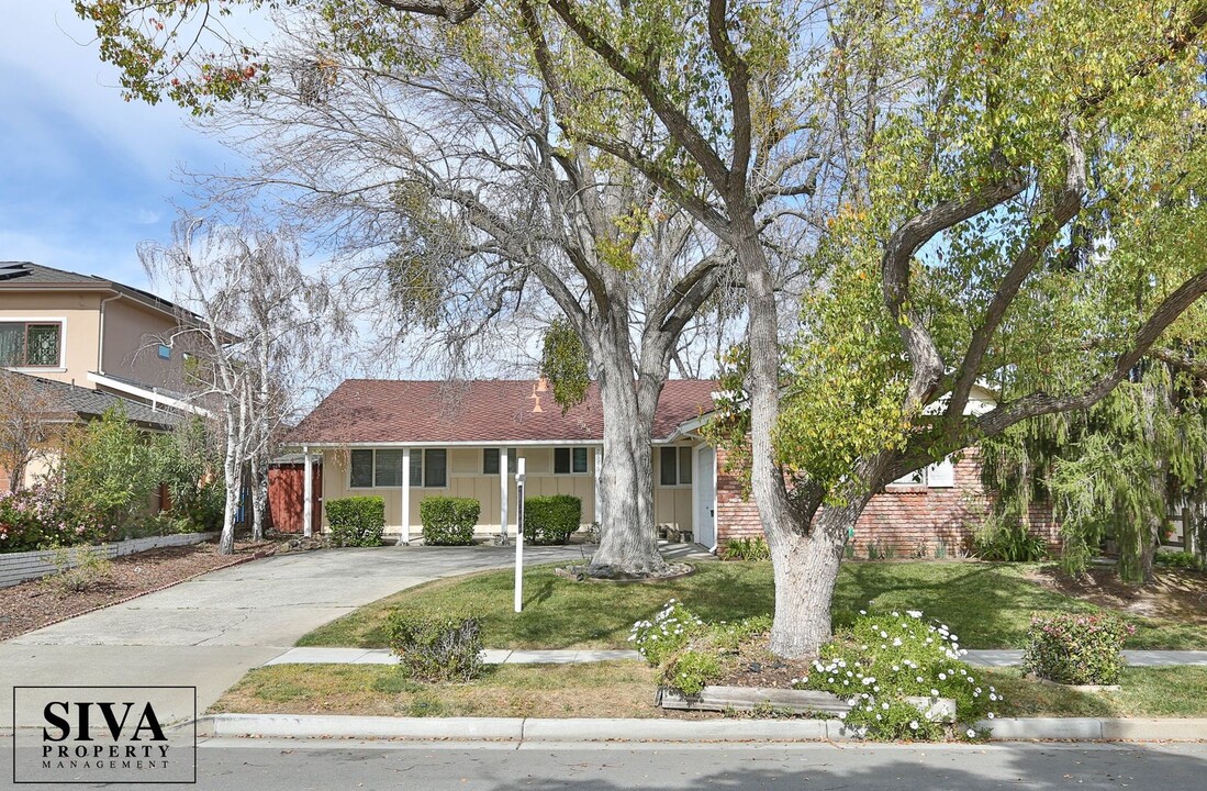 7589 Erin Way in Cupertino, CA - Building Photo