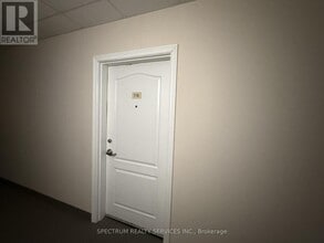 6350 Dorchester Rd in Niagara Falls, ON - Building Photo - Building Photo