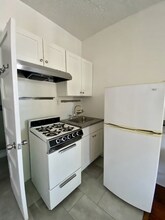 1114 Poinsettia Dr-Unit -2 in West Hollywood, CA - Foto de edificio - Building Photo