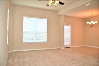 142 Barrington Ln in Lewisville, TX - Foto de edificio - Building Photo