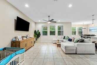 16280 Oakview Dr in Westlake, FL - Foto de edificio - Building Photo