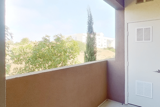 701 Breeze Hill Rd-Unit -FL2-ID94A in Vista, CA - Building Photo - Building Photo