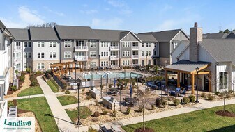 3005 Chestnut Grv Ln in Matthews, NC - Building Photo