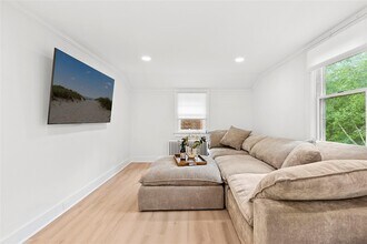 35 Woodland Ave in Westhampton Beach, NY - Building Photo - Building Photo