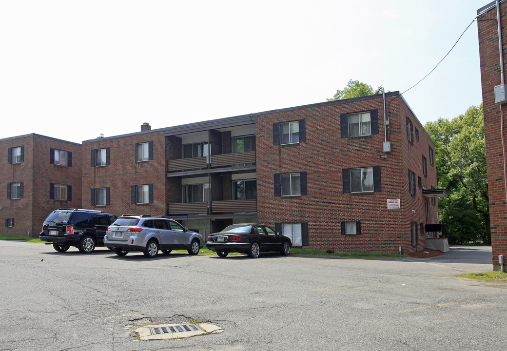 Celeste Apartments in Reading, MA - Foto de edificio